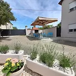 Mel&stef With Swimming Pool Ideal For Family Vacation Apartman