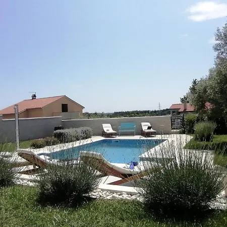 Mel&stef With Swimming Pool Ideal For Family Vacation Daire *