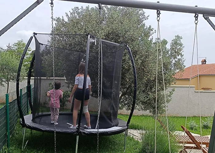 Апартаменти Mel&stef With Swimming Pool Ideal For Family Vacation *