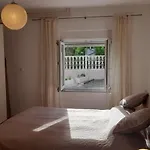 Mel&stef With Swimming Pool Ideal For Family Vacation Apartment
