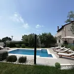 Mel&stef With Swimming Pool Ideal For Family Vacation * Pula