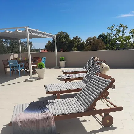 Mel&stef With Swimming Pool Ideal For Family Vacation Apartment *