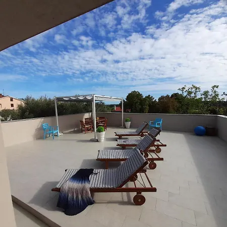 Mel&stef With Swimming Pool Ideal For Family Vacation Pula