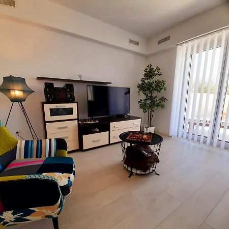 Apartment Mel&stef With Swimming Pool Ideal For Family Vacation *