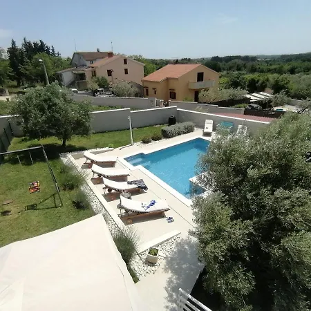 Mel&stef With Swimming Pool Ideal For Family Vacation * プーラ