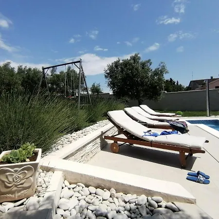Mel&stef With Swimming Pool Ideal For Family Vacation * プーラ