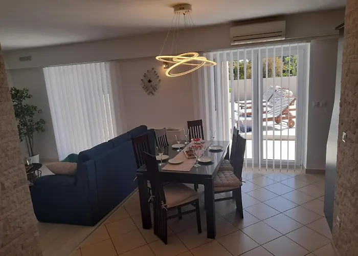 Mel&stef With Swimming Pool Ideal For Family Vacation