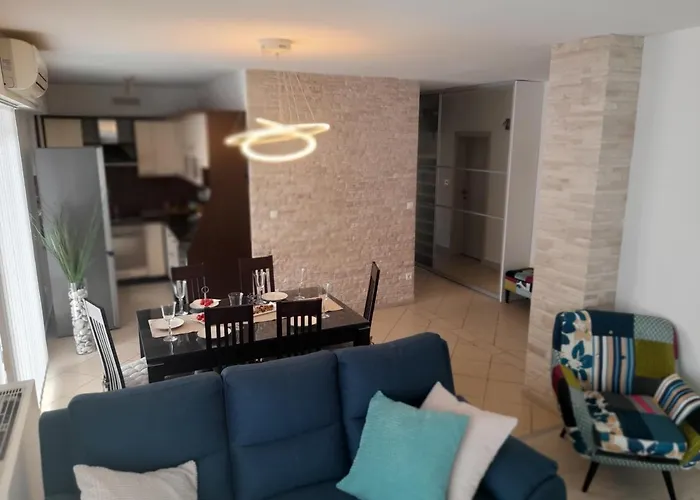 Mel&stef With Swimming Pool Ideal For Family Vacation Apartment Pula