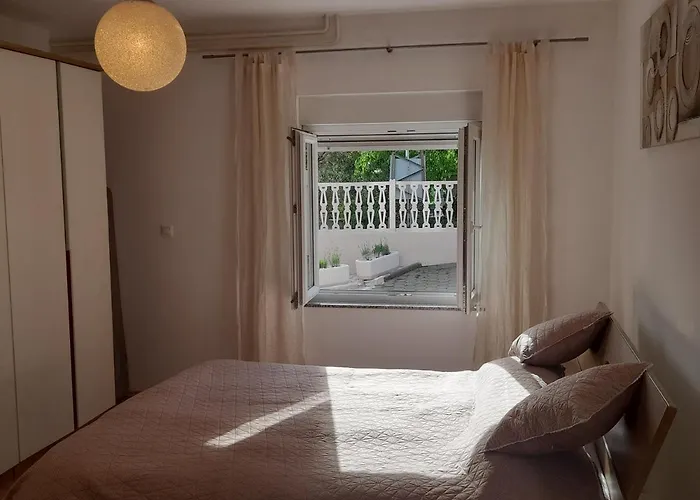 Mel&stef With Swimming Pool Ideal For Family Vacation Apartment