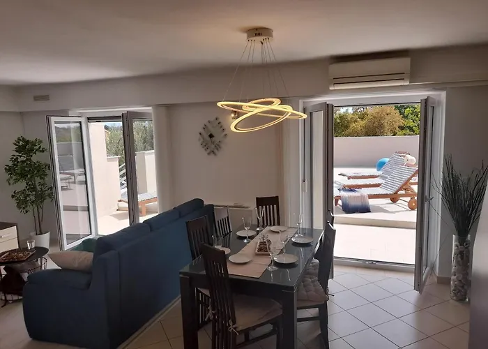 Mel&stef With Swimming Pool Ideal For Family Vacation Apartment *