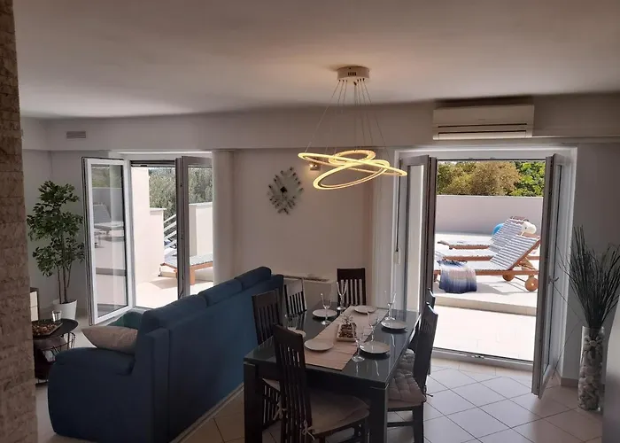 Mel&stef With Swimming Pool Ideal For Family Vacation