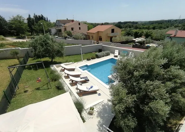 Mel&stef With Swimming Pool Ideal For Family Vacation * Pula