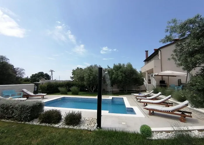 Mel&stef With Swimming Pool Ideal For Family Vacation * Pula