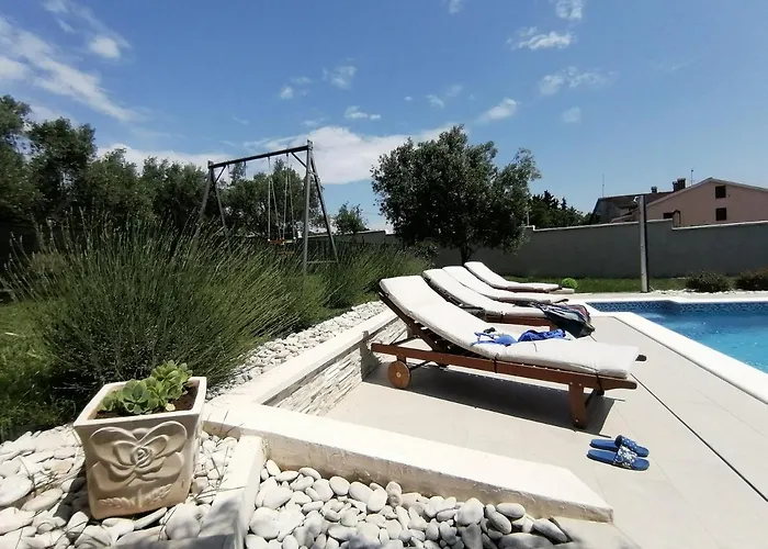 Mel&stef With Swimming Pool Ideal For Family Vacation * Pula