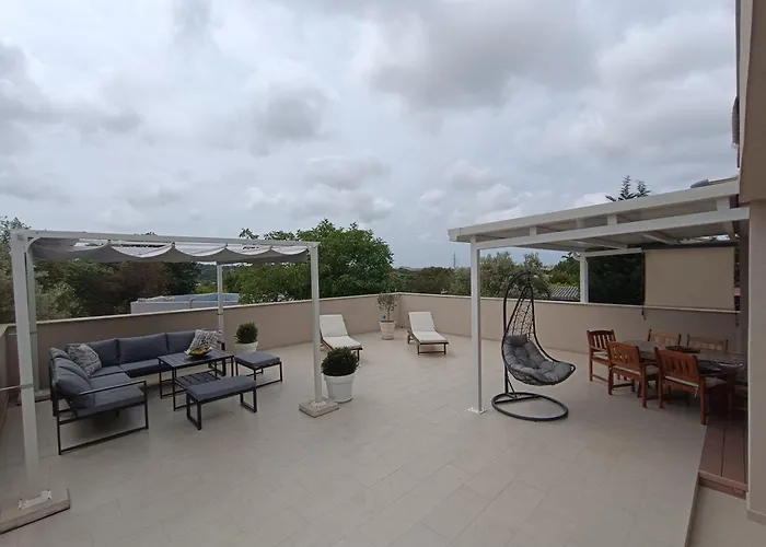 Mel&stef With Swimming Pool Ideal For Family Vacation