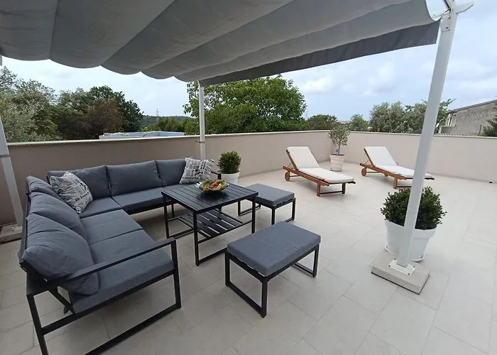 Mel&stef With Swimming Pool Ideal For Family Vacation