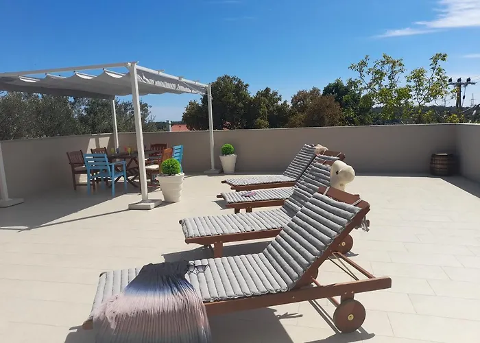 Mel&stef With Swimming Pool Ideal For Family Vacation Apartman *