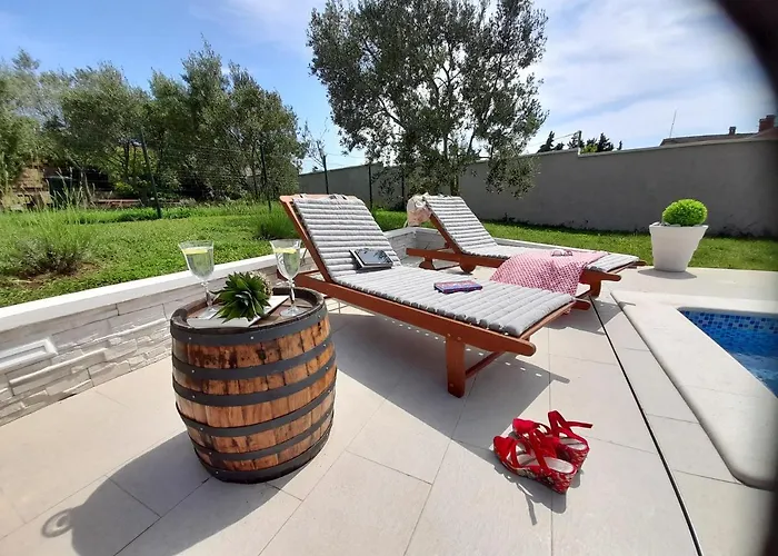 Mel&stef With Swimming Pool Ideal For Family Vacation Apartman *