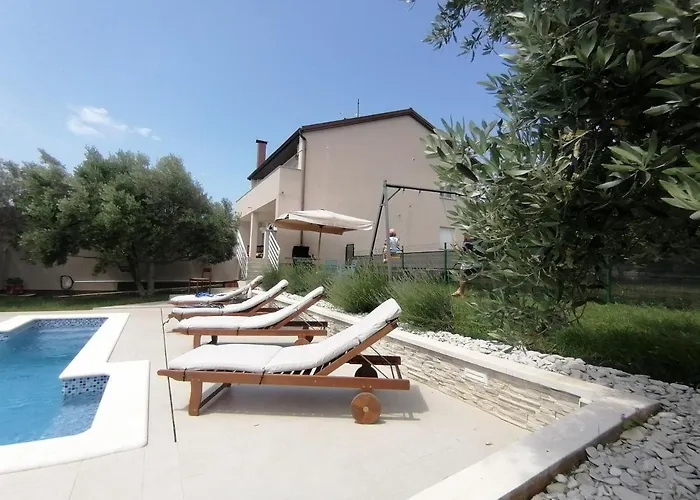 Mel&stef With Swimming Pool Ideal For Family Vacation Apartman *