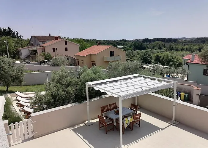 Mel&stef With Swimming Pool Ideal For Family Vacation Apartman Pula